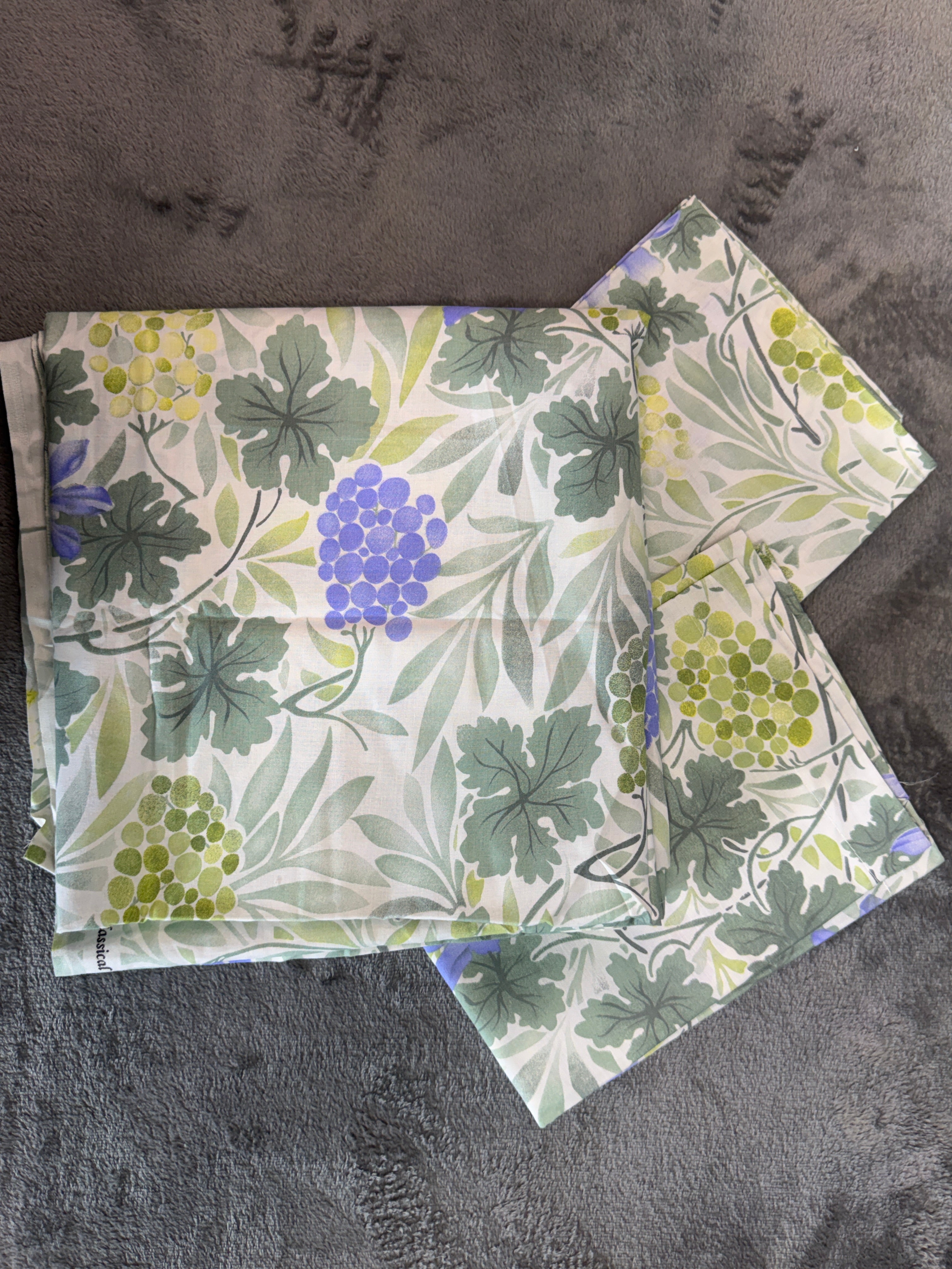 Home Tex Classical floral and fruit-themed bedsheet set
