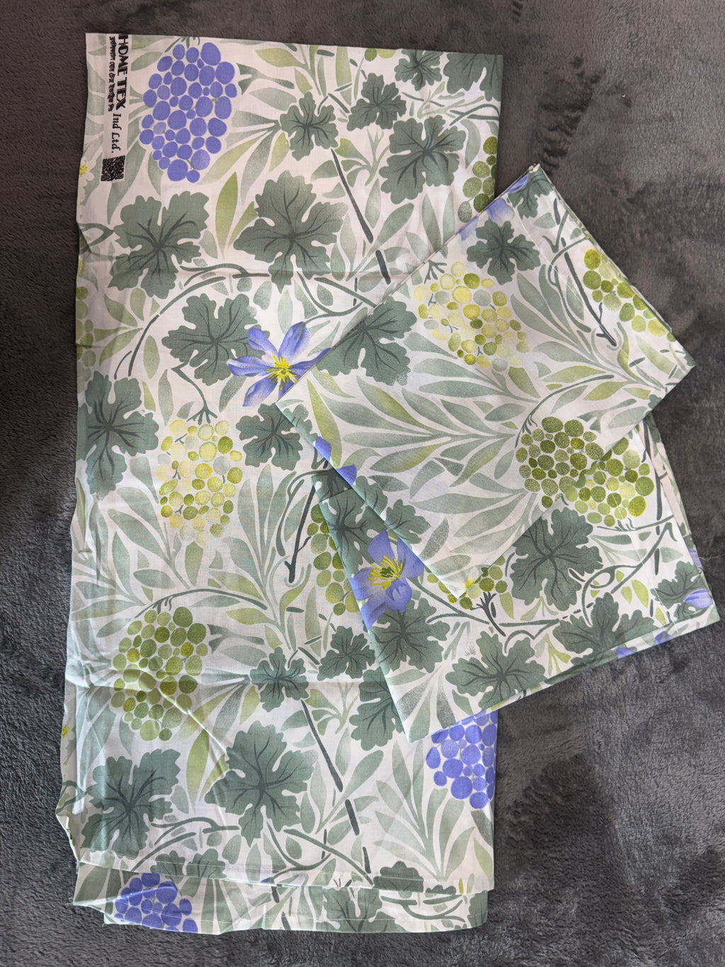 Home Tex Classical floral and fruit-themed bedsheet set
