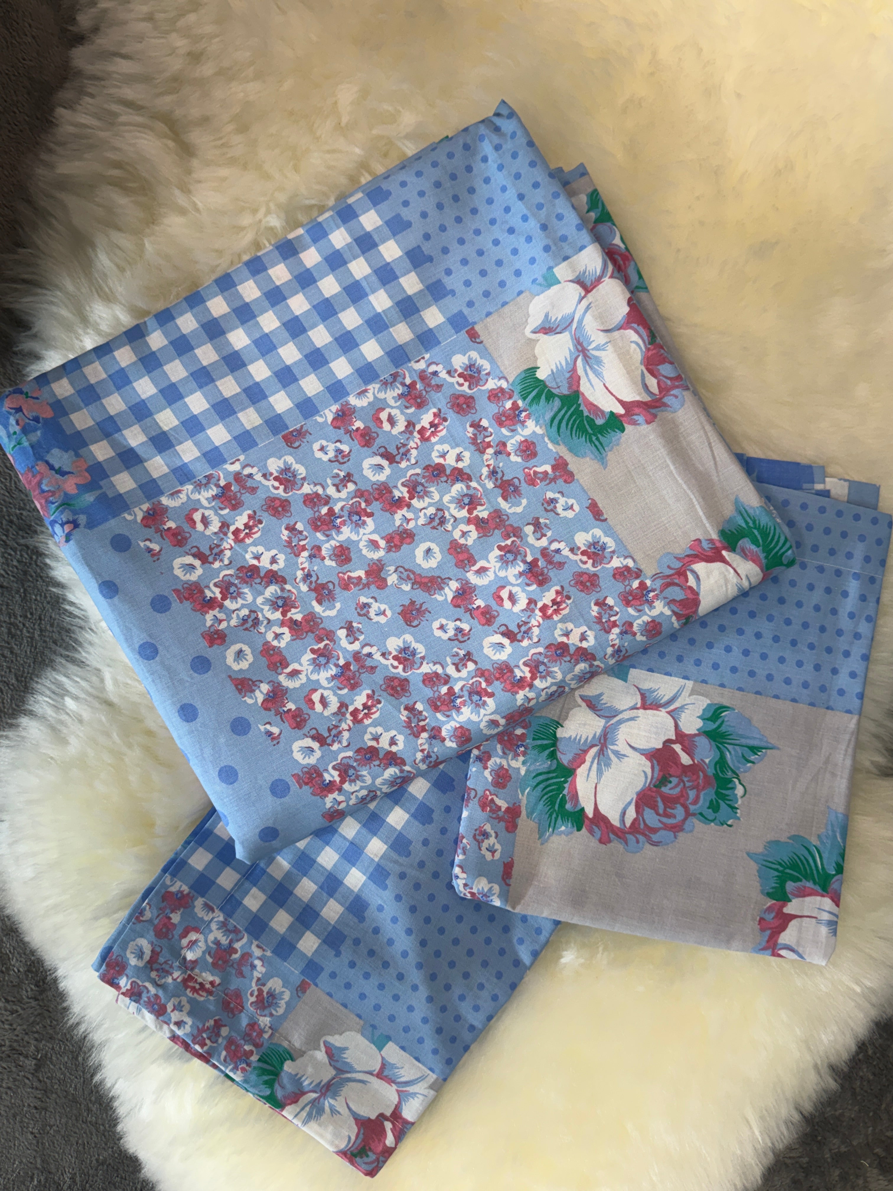 Home Tex Classical blue-themed patchwork print bedsheet and pillowcase set