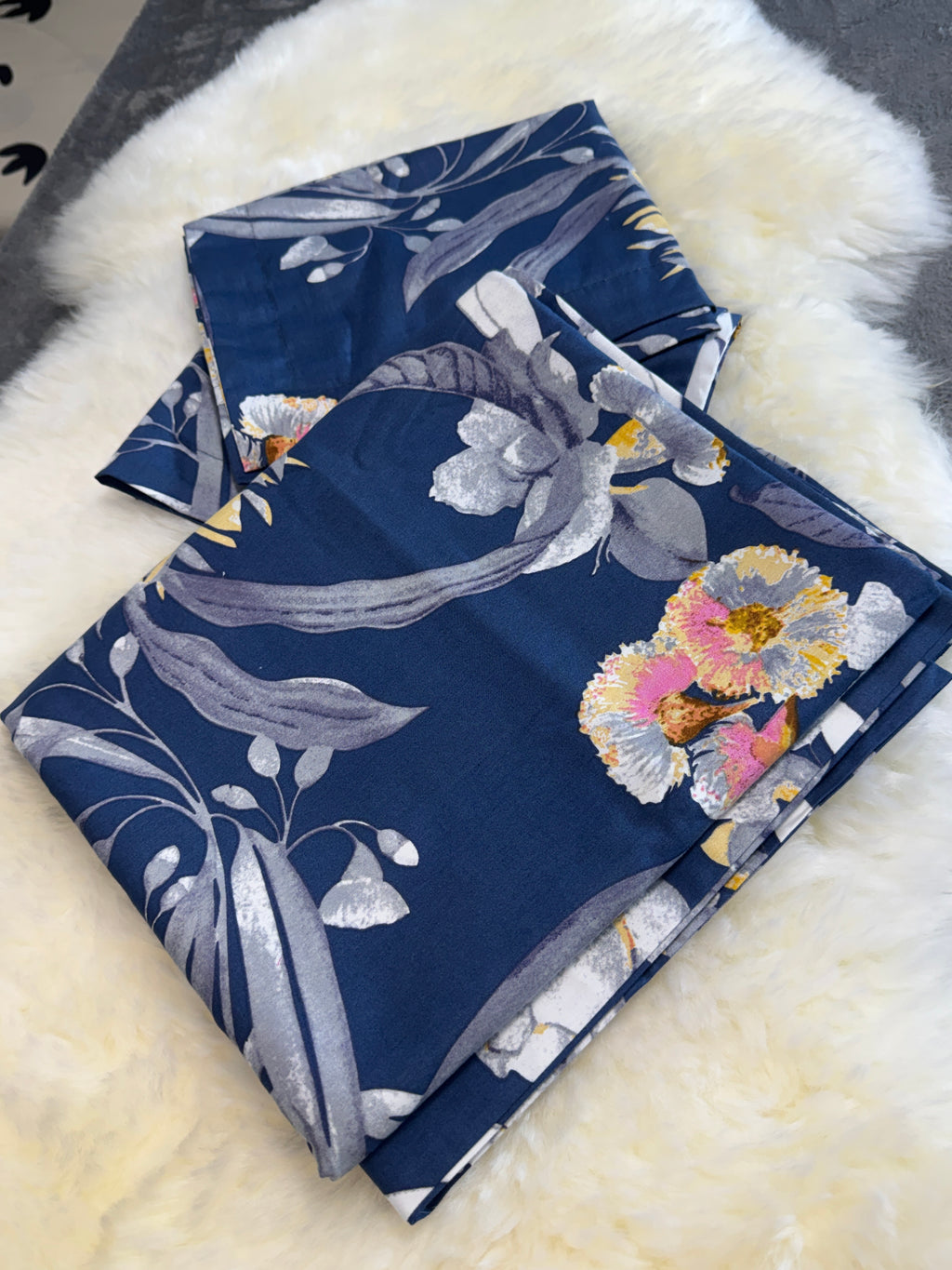 Home Tex Classical floral bedsheet set navy blue