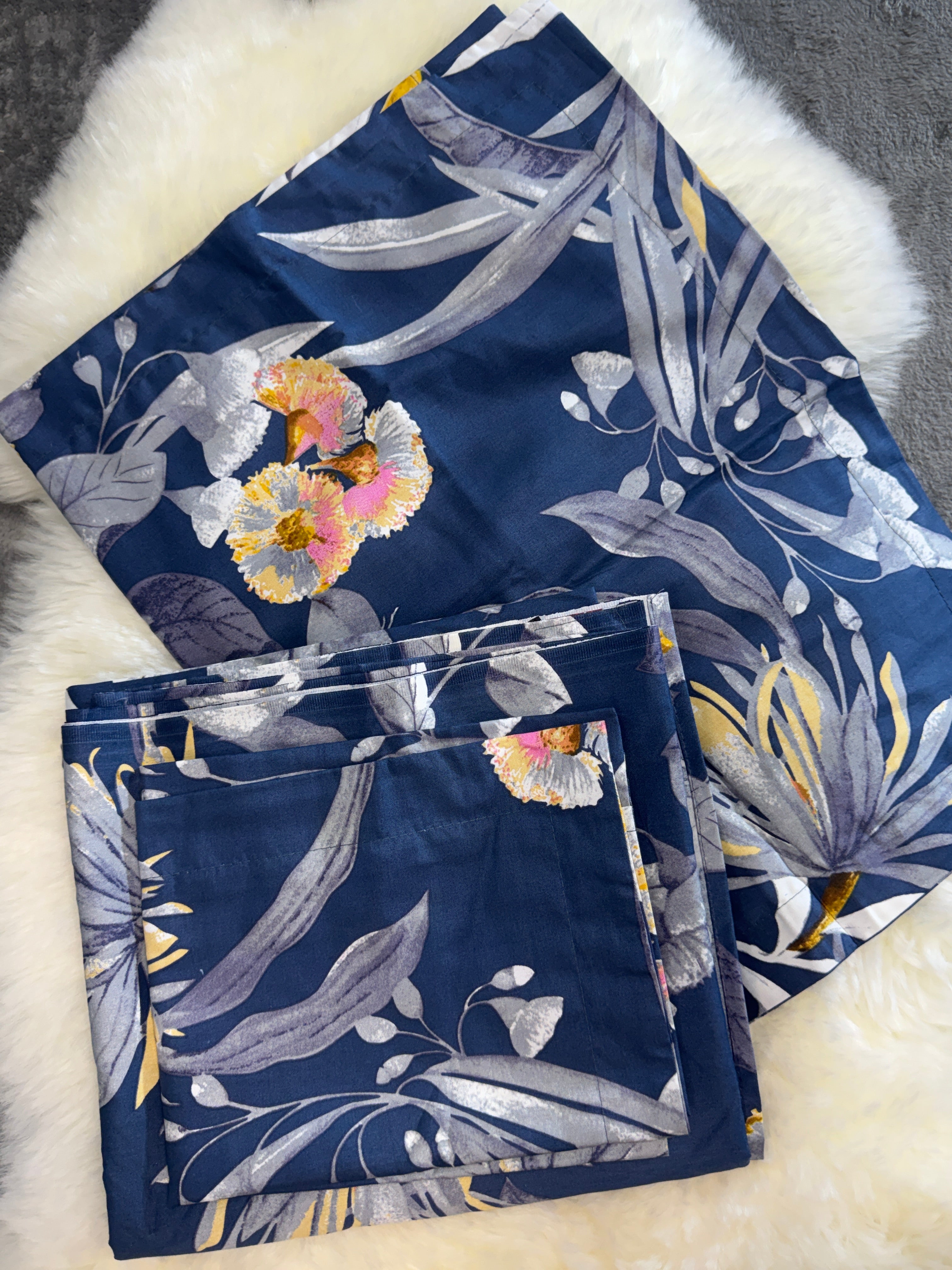 Home Tex Classical floral bedsheet set navy blue