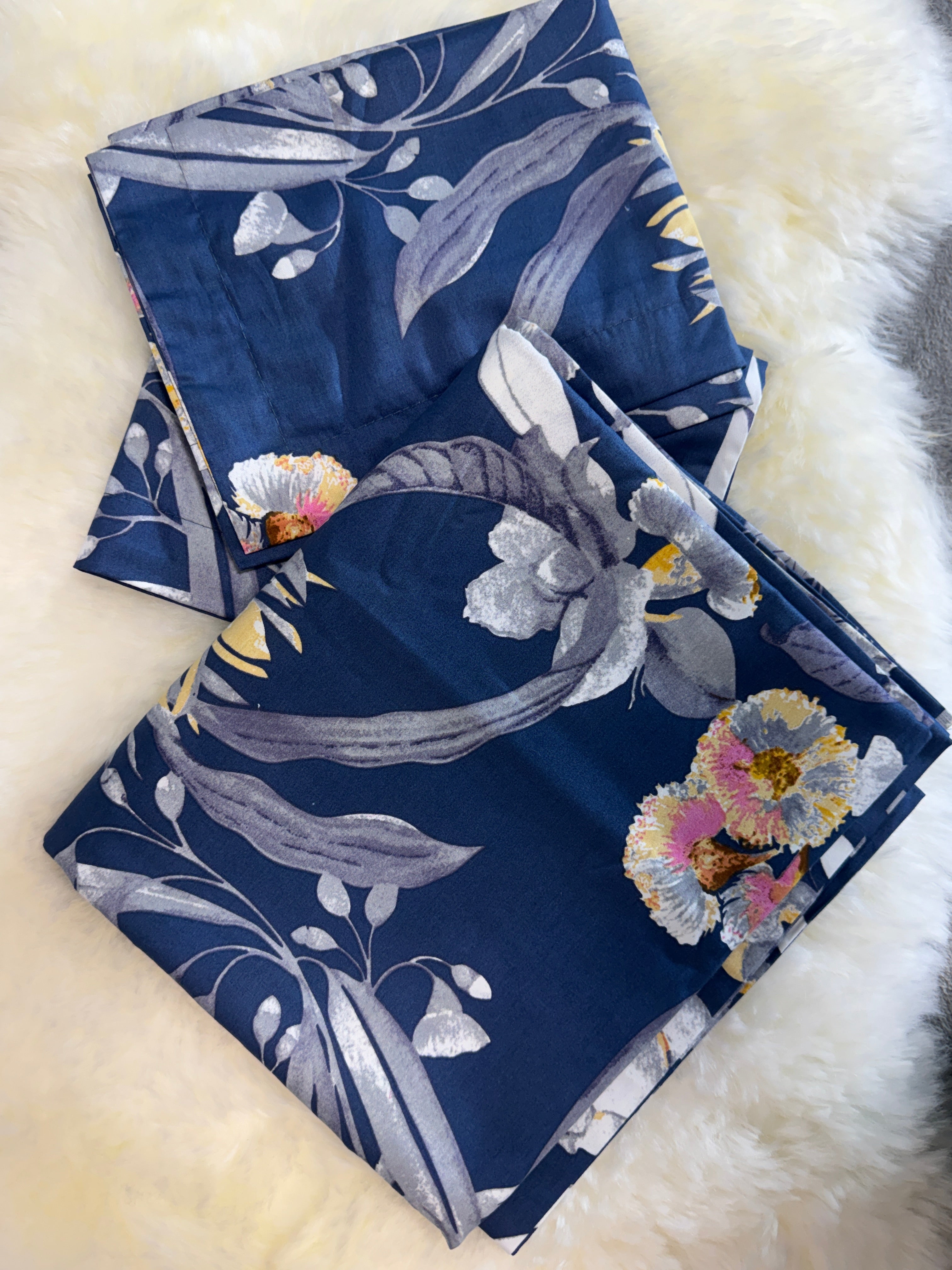 Home Tex Classical floral bedsheet set navy blue