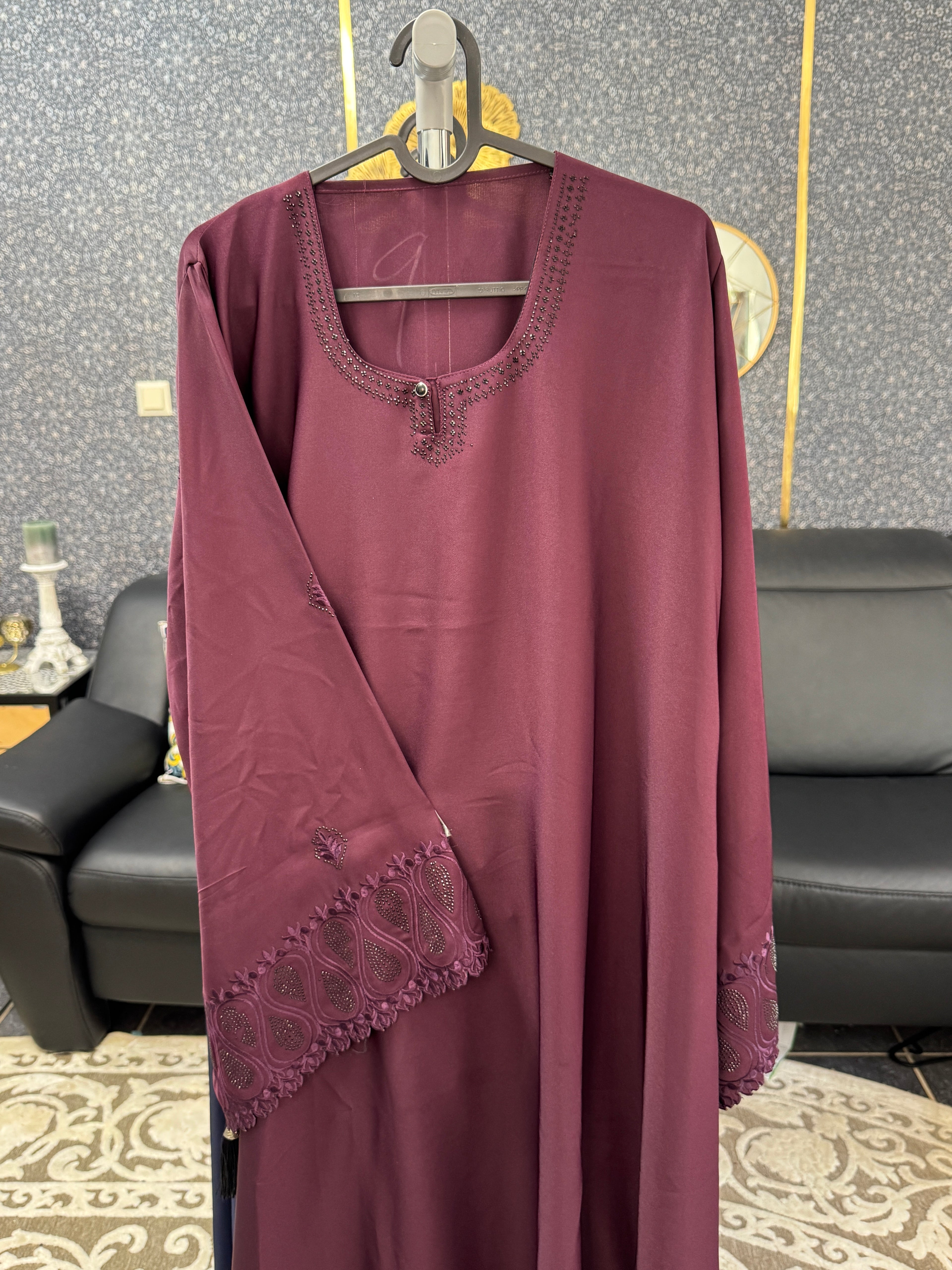 Maroon Paisley-Patterned Embroidery Abaya