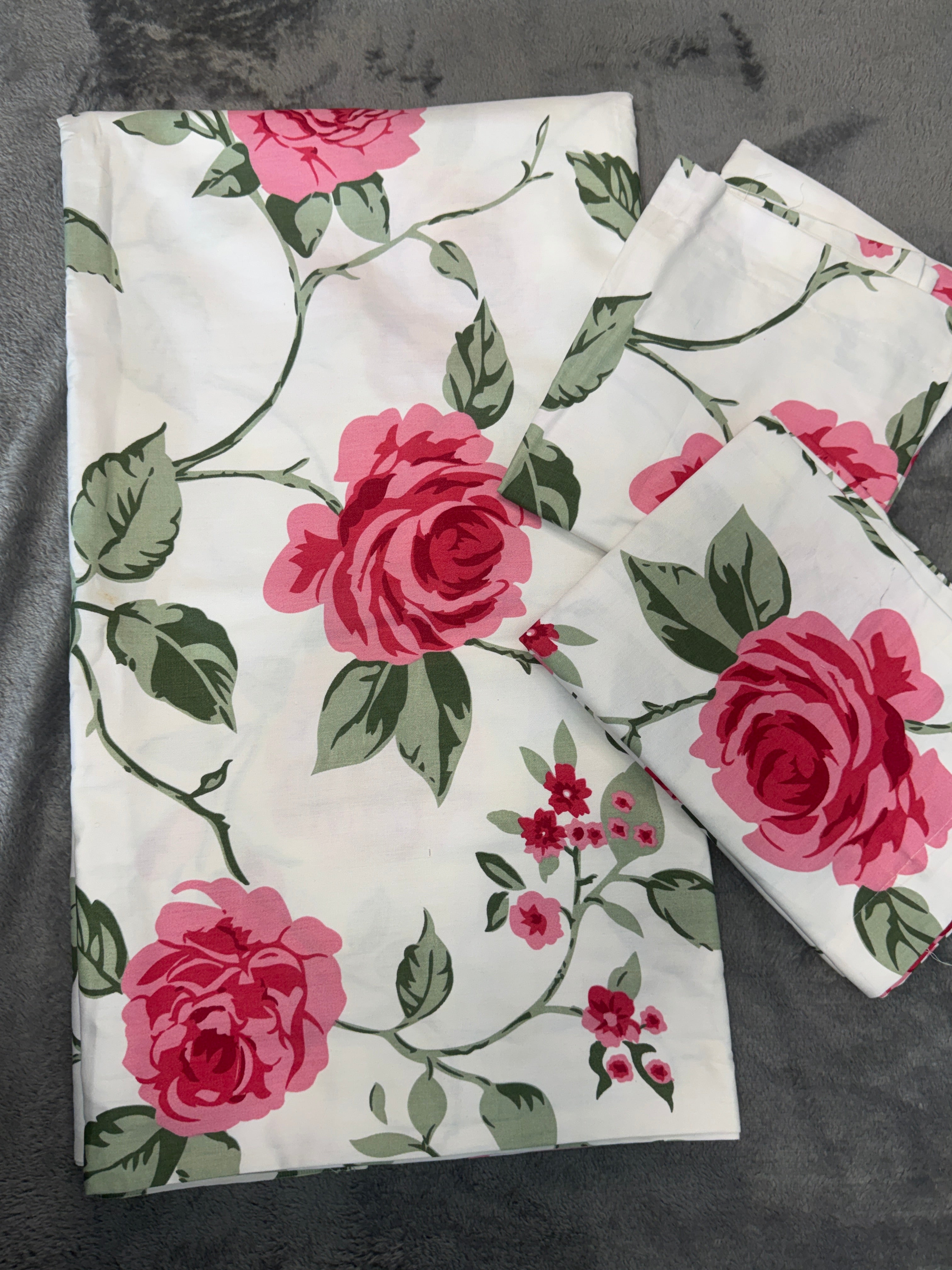 Home Tex Classical floral bedsheet and pillowcase set